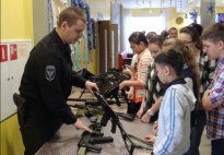 Колымские школьники провели новогодний праздник с полицией